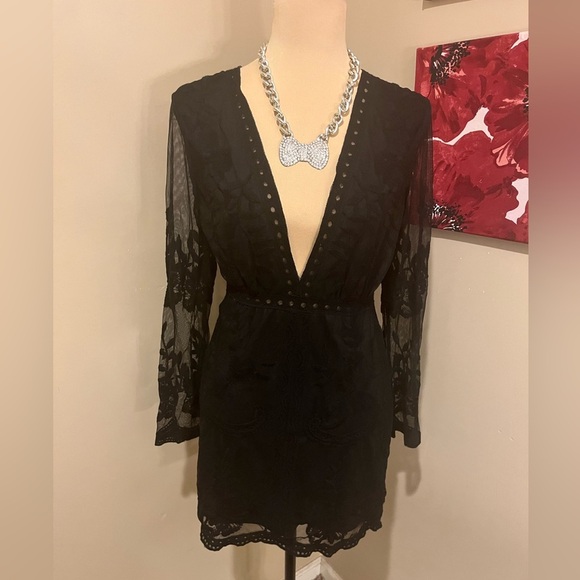 Honey Punch Black Deep V Lace Dress, size small - Picture 1 of 6